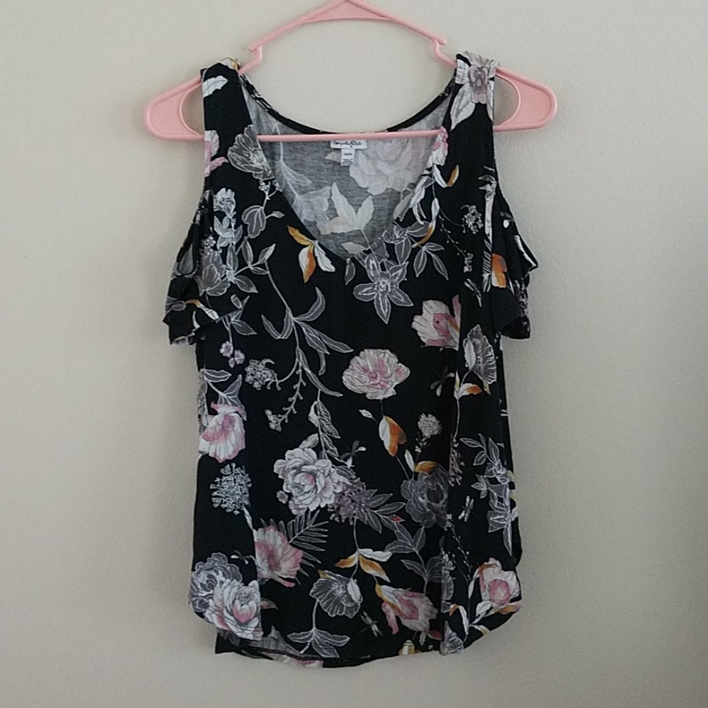 4/$20🌺 Cold Shoulder Top